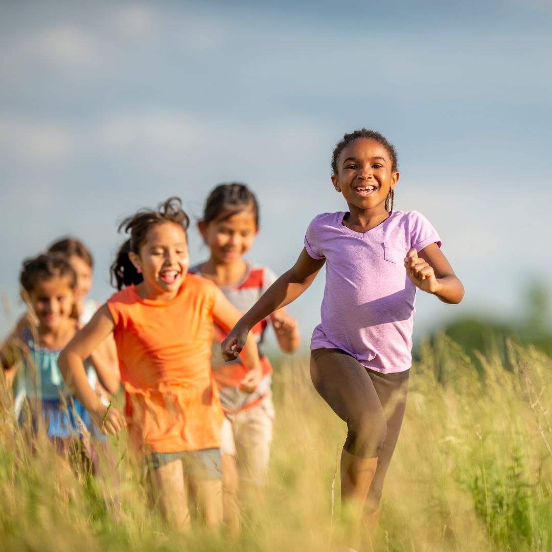 kids running.