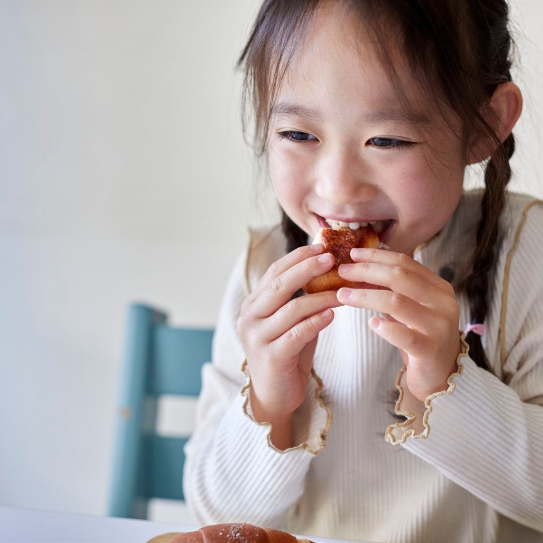 toddler eating