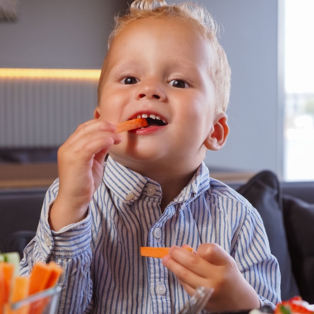 kid eating carrot sticks